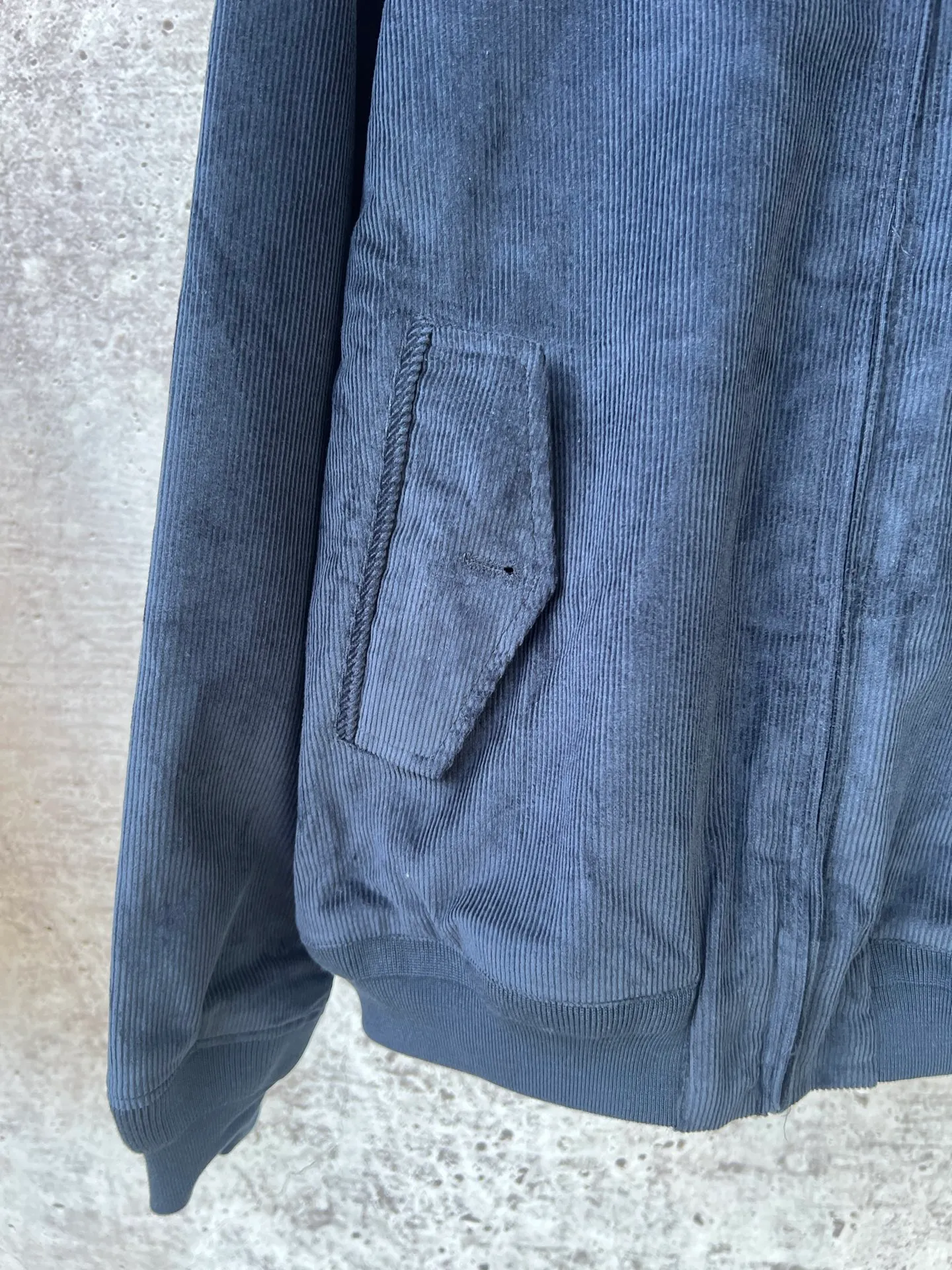 P330 Ralph Lauren autumn old-money style unisex Harrington corduroy jacket. The upper body of major celebrities and Internet celebrities is the same. The short and wide version of the corduroy fabric upper body is soft and comfortable. The inner plaid fabric is made of customized rental accessories and fine workmanship.